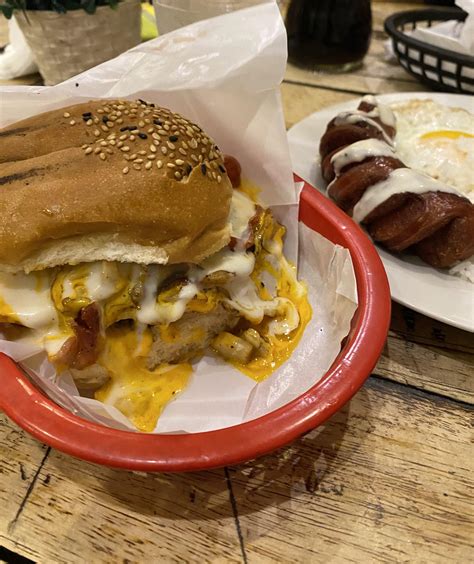 Burger muna kayo diyan .